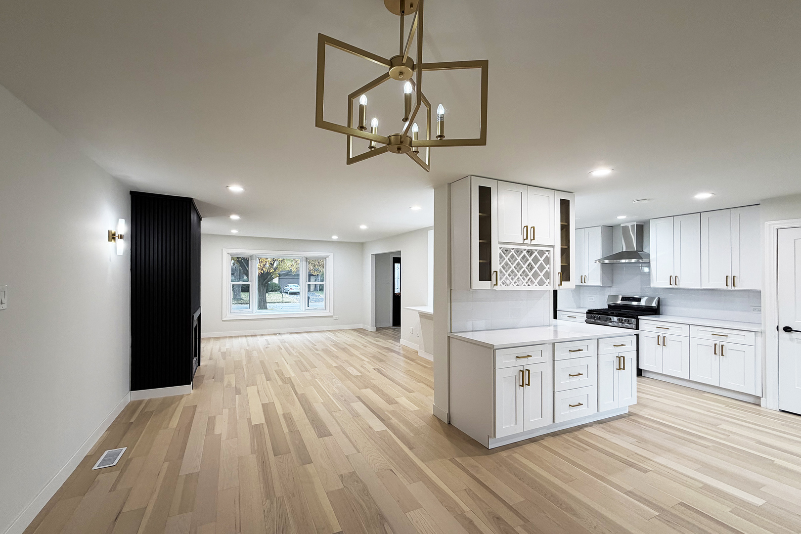 1703 N Burning Bush Lane, Mount Prospect, IL 60056