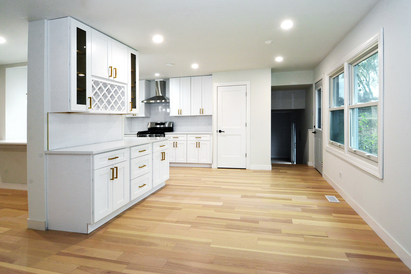 1703 N Burning Bush Lane, Mount Prospect, IL 60056