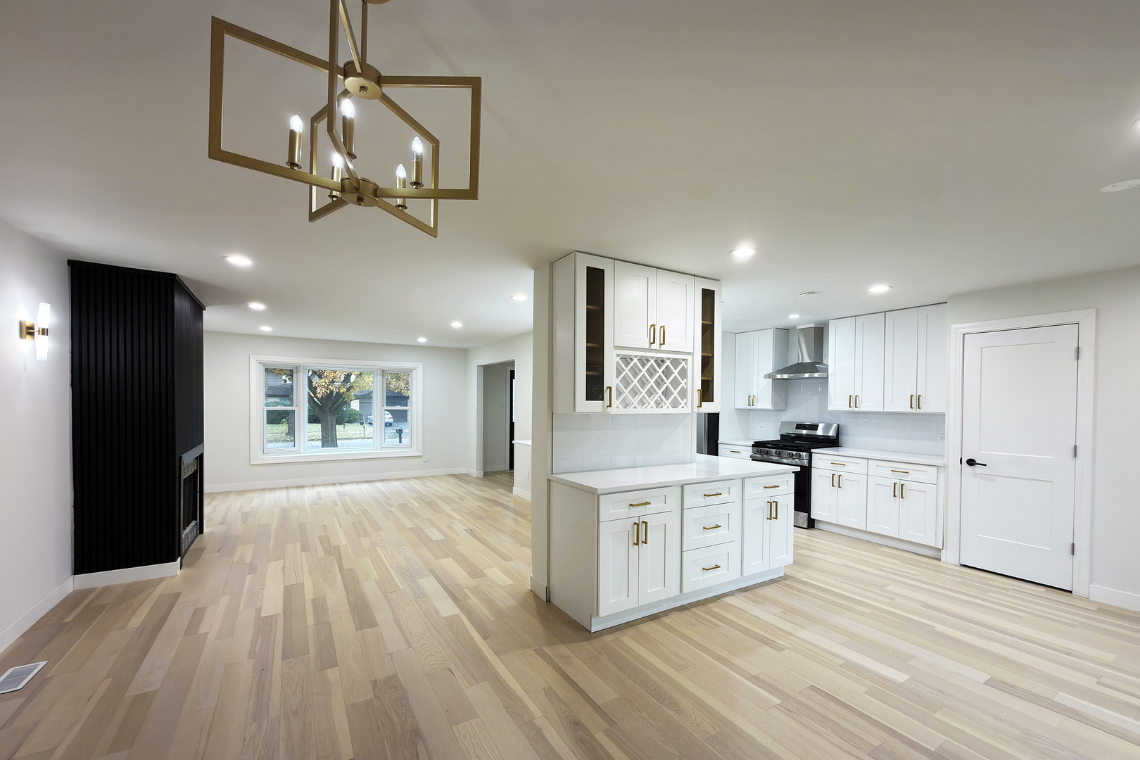 1703 N Burning Bush Lane, Mount Prospect, IL 60056