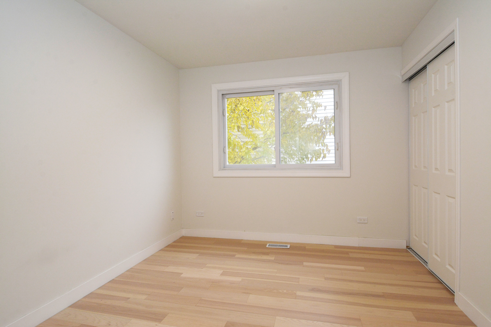 1703 N Burning Bush Lane, Mount Prospect, IL 60056