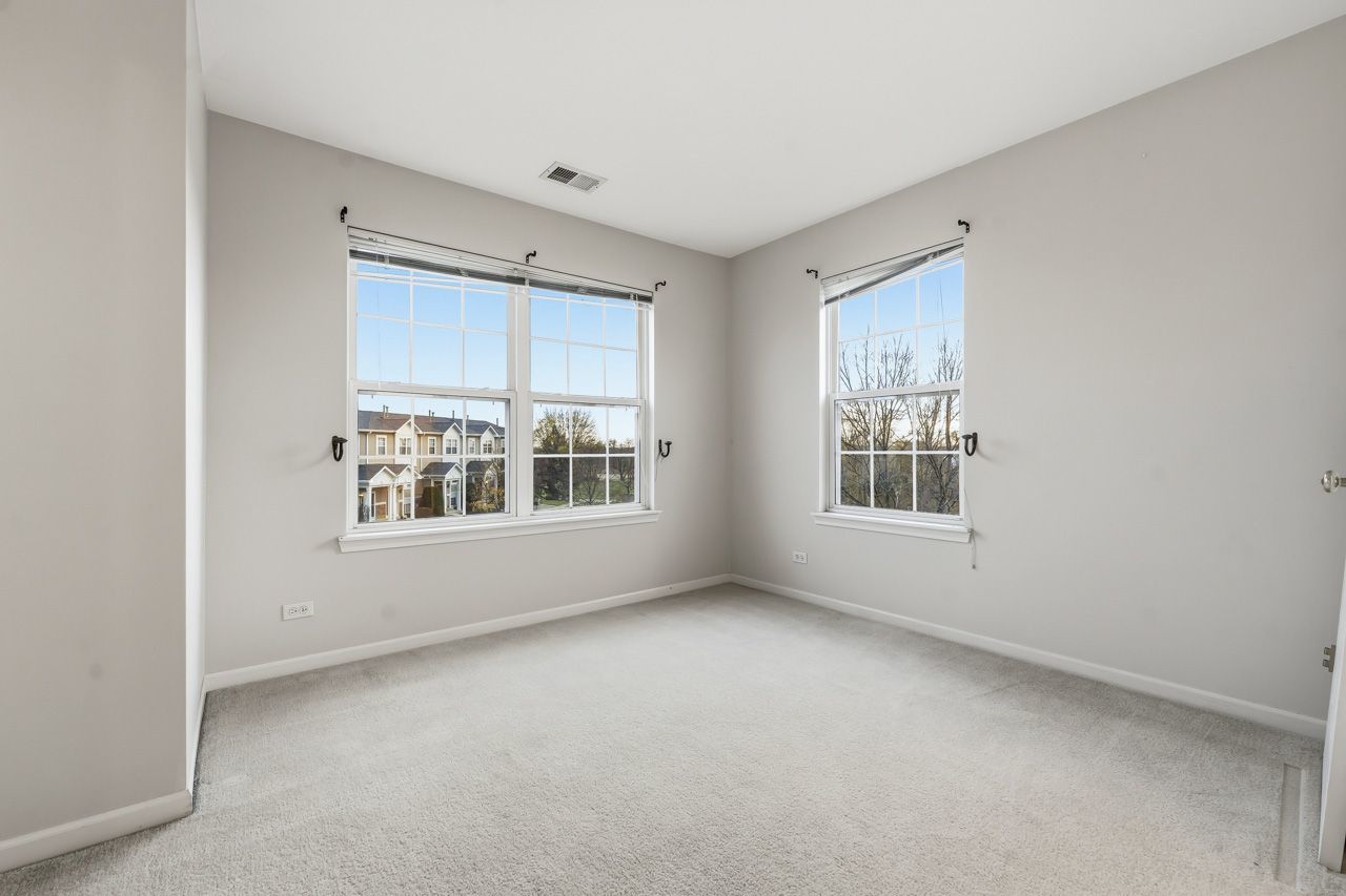 335 Holiday Lane, Hainesville, IL 60073