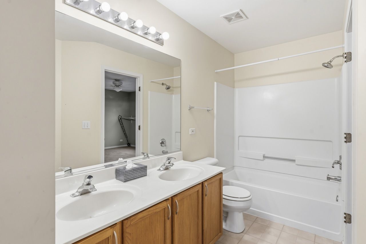 335 Holiday Lane, Hainesville, IL 60073