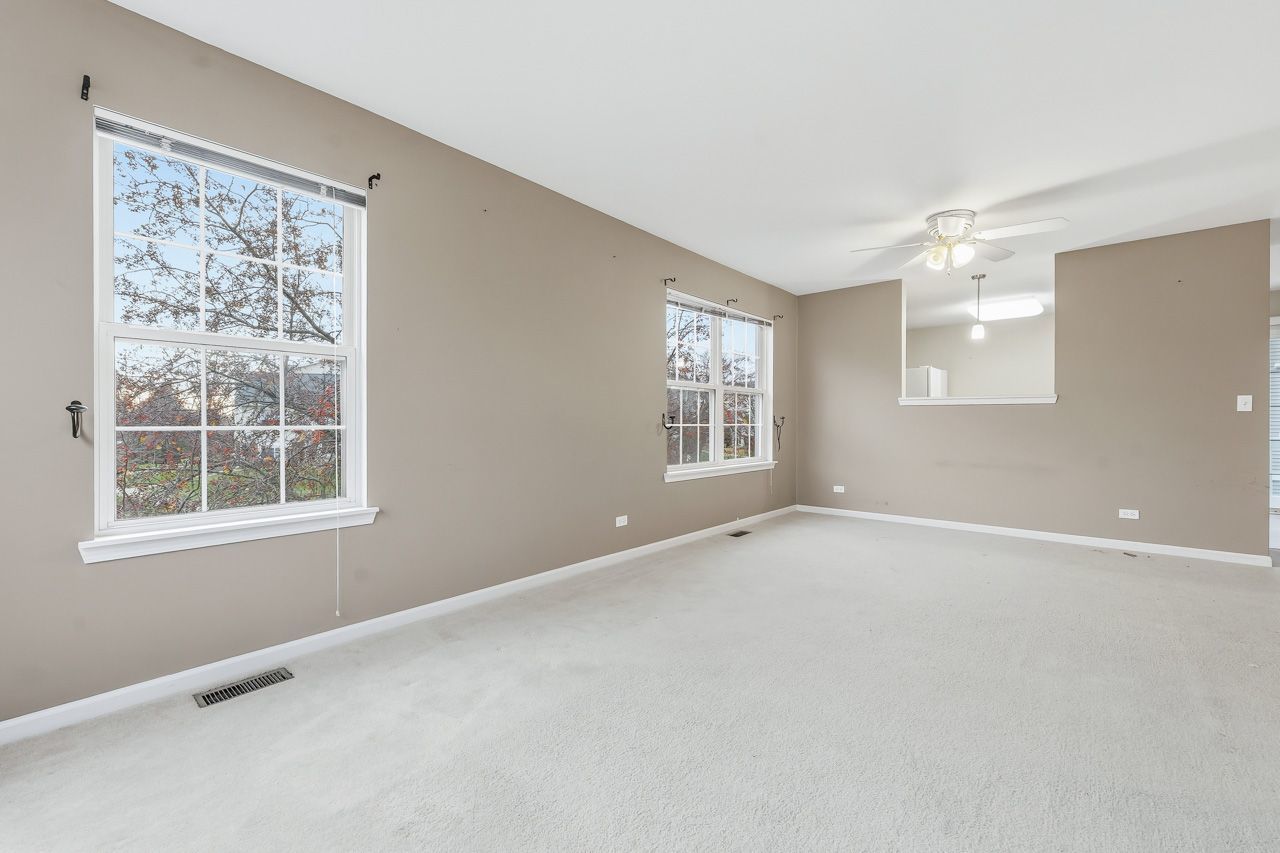 335 Holiday Lane, Hainesville, IL 60073