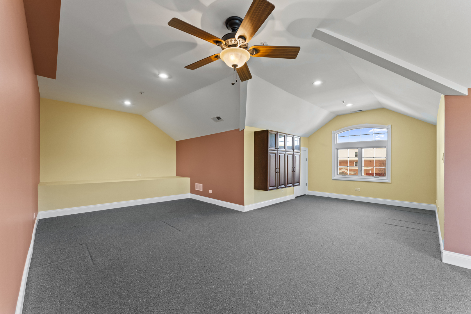 5533 LINCOLN Avenue, Morton Grove, IL 60053