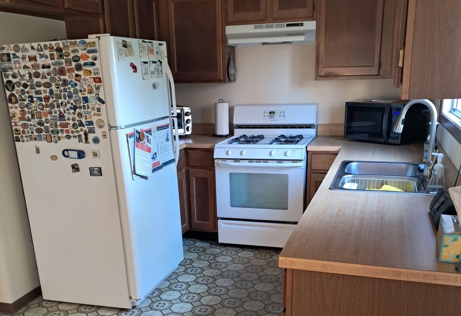 654 Tacoma Drive, Carol Stream, IL 60188