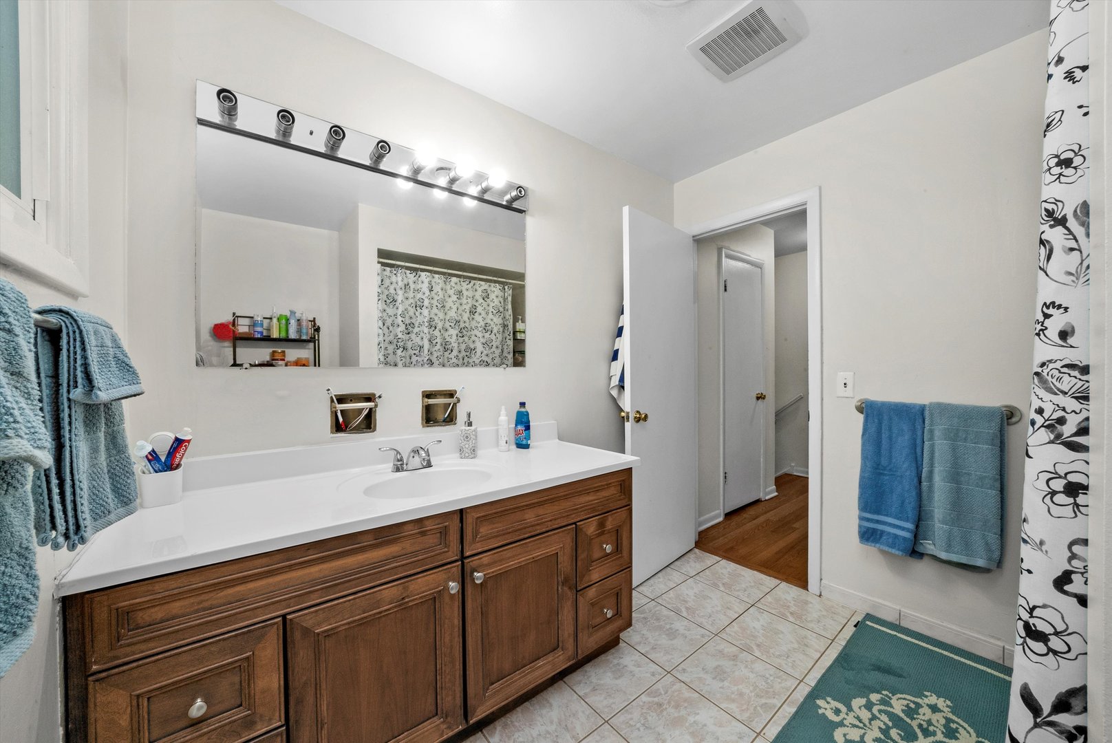 356 W Millers Road, Des Plaines, IL 60016