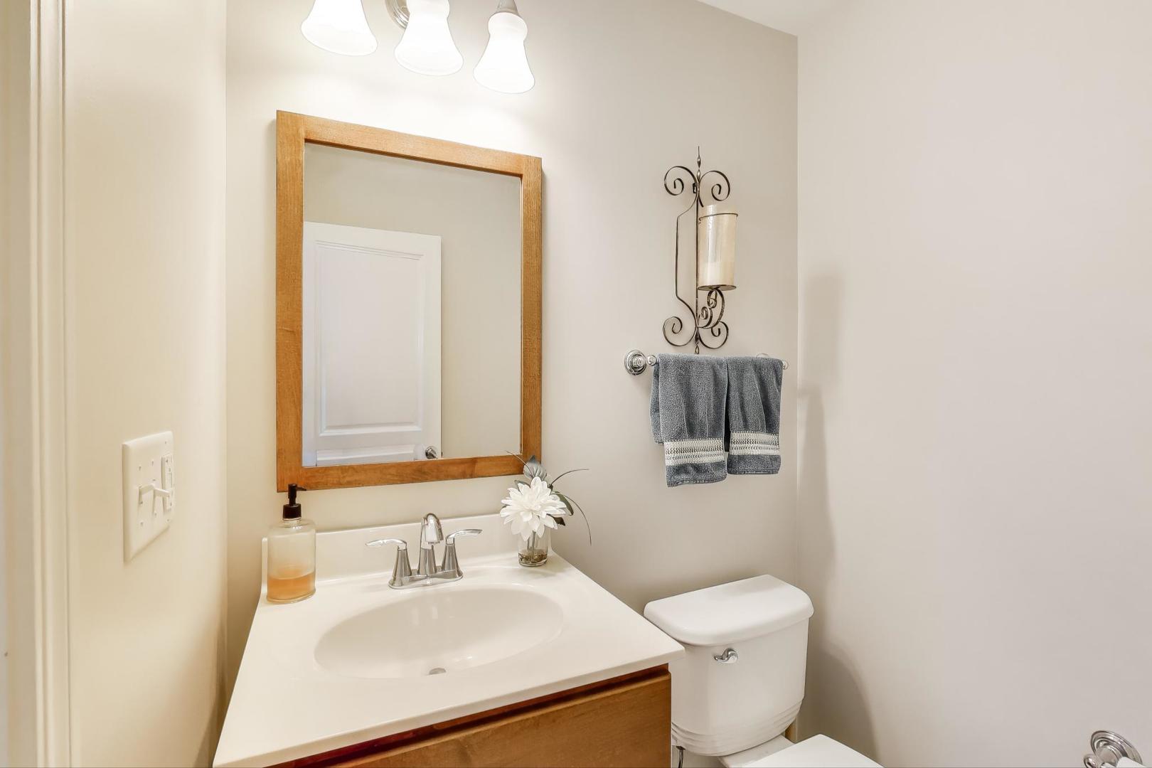 2200 Neubauer Circle, Lindenhurst, IL 60046