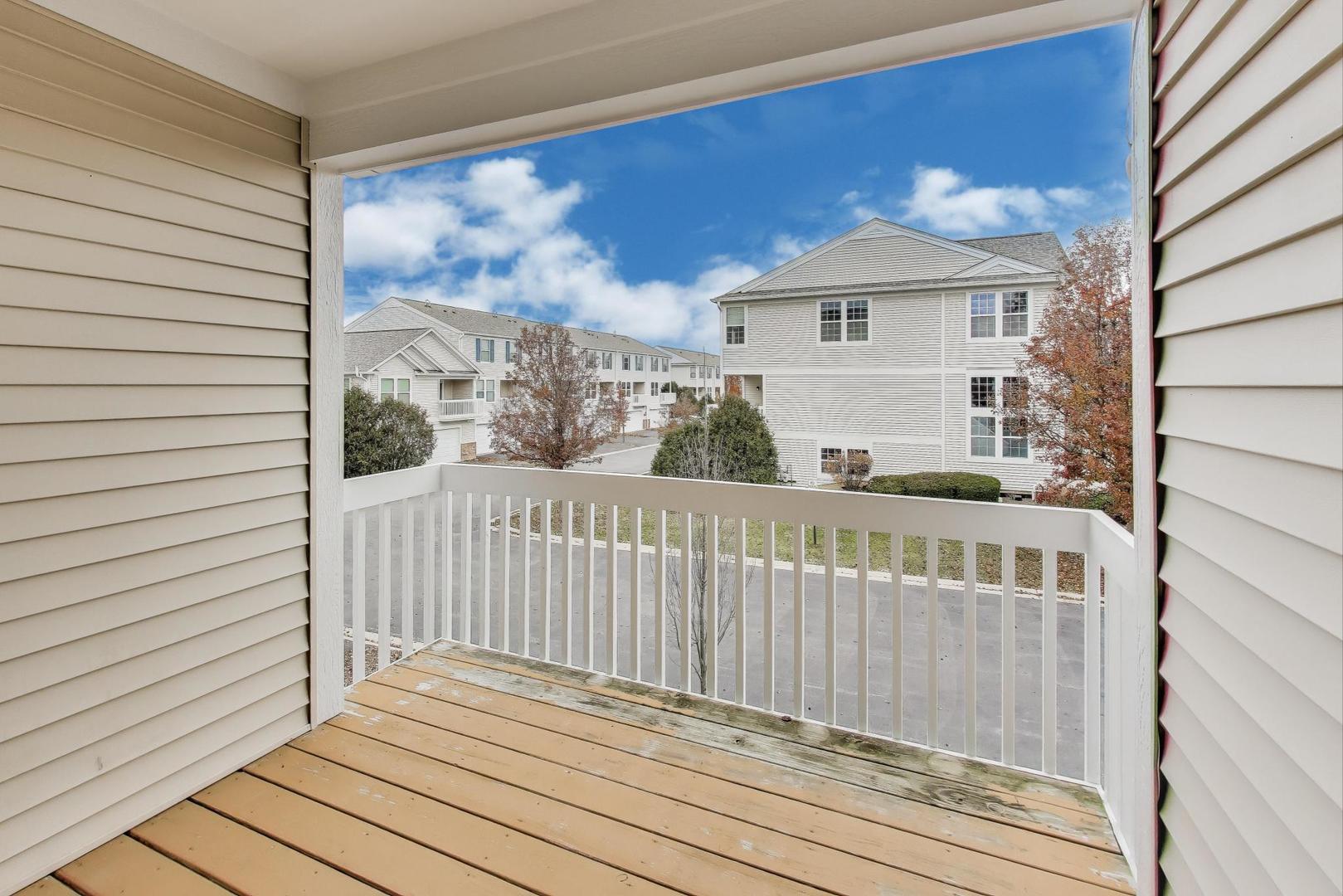 2200 Neubauer Circle, Lindenhurst, IL 60046