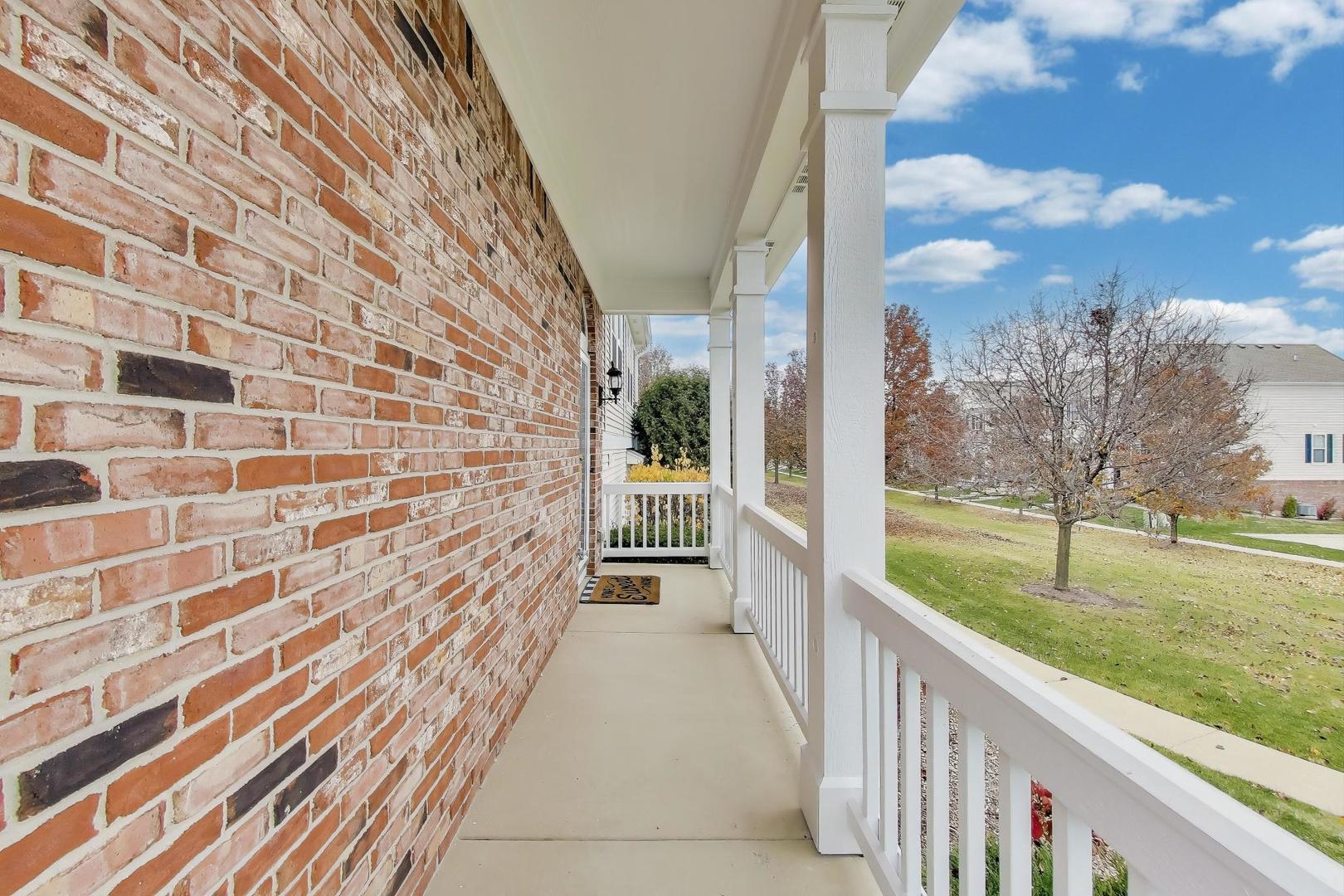 2200 Neubauer Circle, Lindenhurst, IL 60046