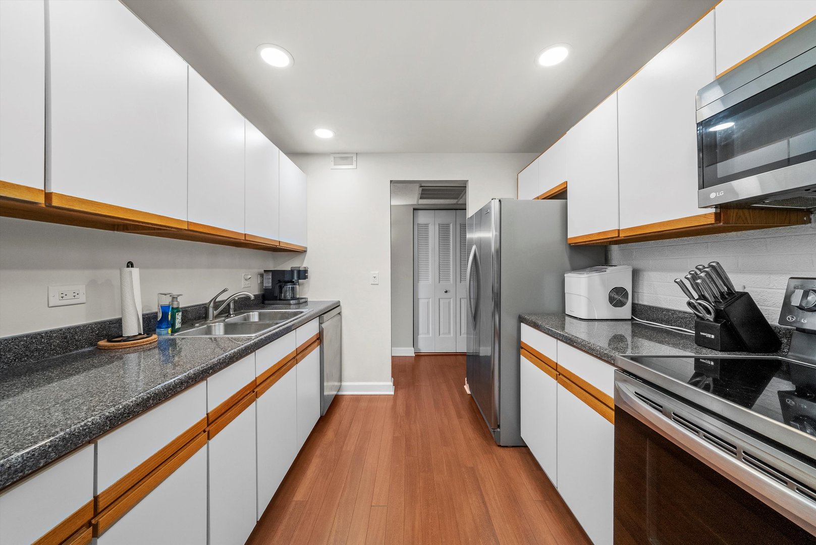 75 6th Avenue #302, La Grange, IL 60525