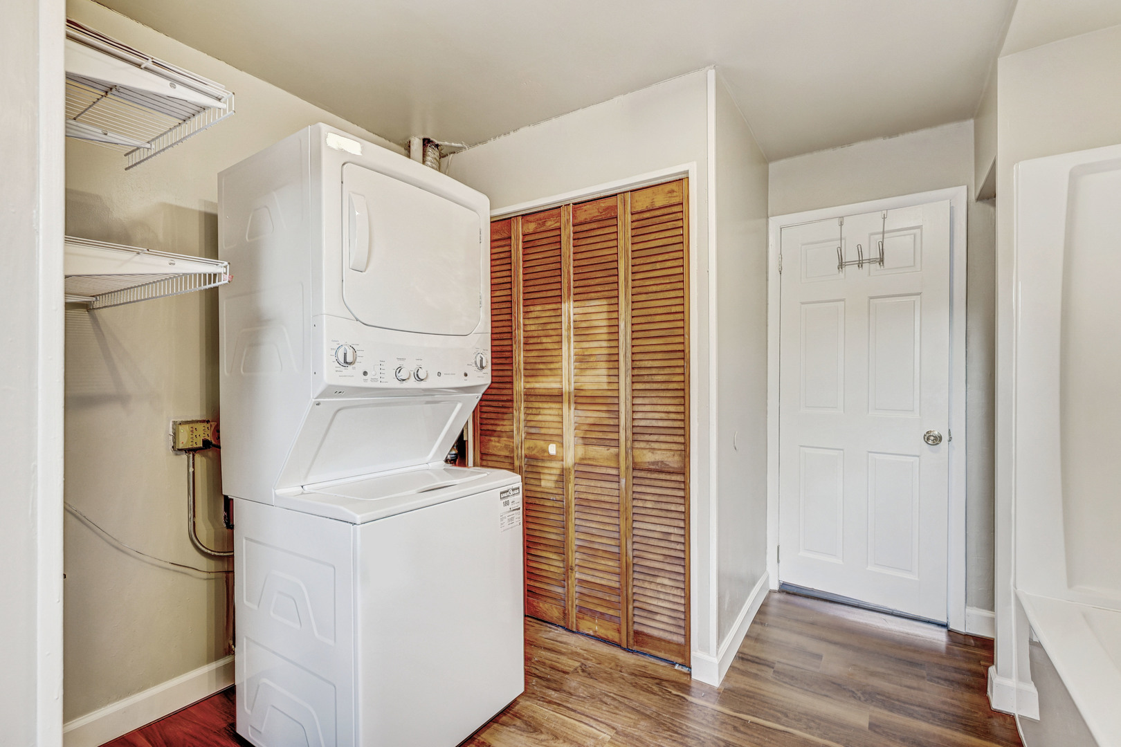 8 Timber Trail, Streamwood, IL 60107