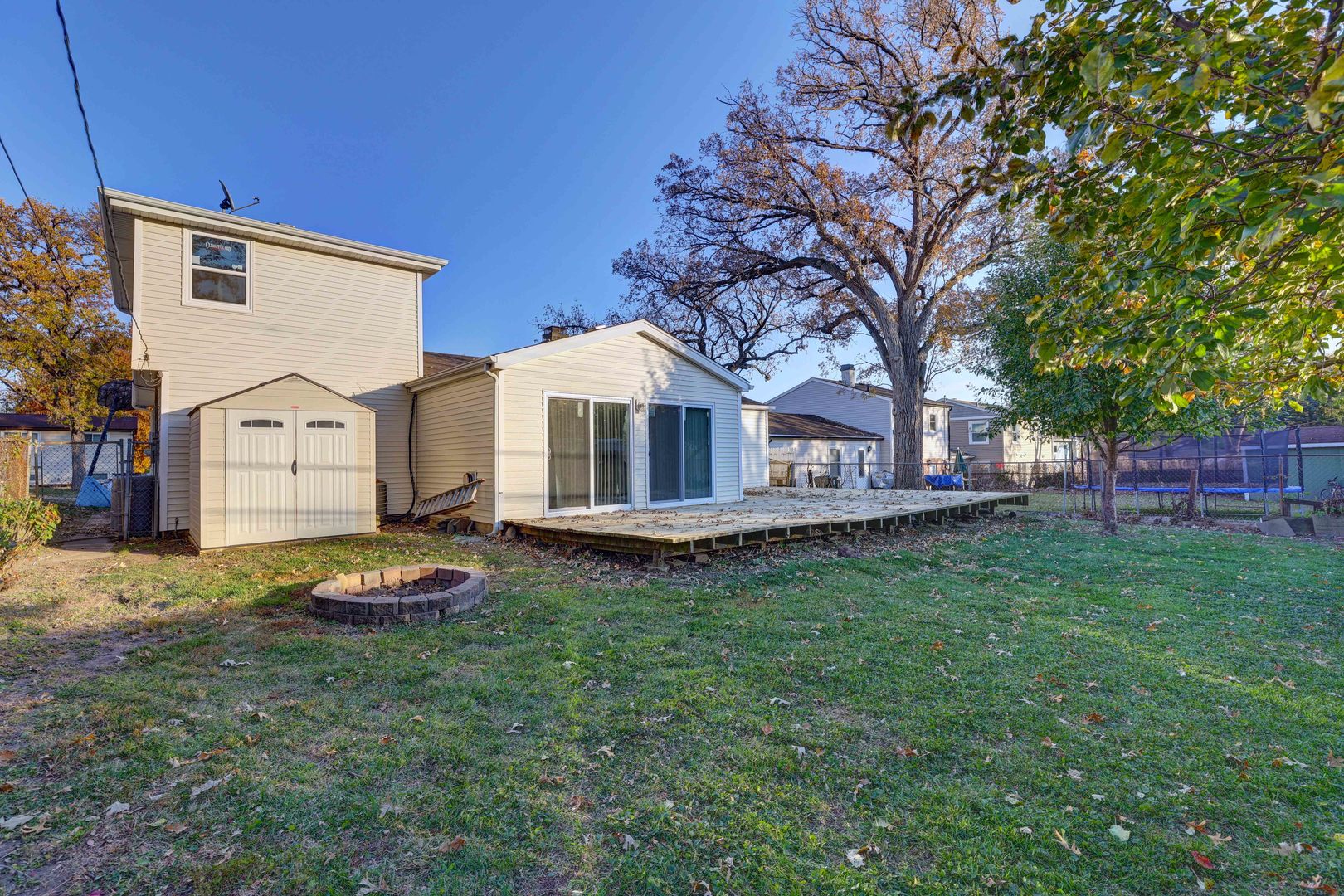 8 Timber Trail, Streamwood, IL 60107