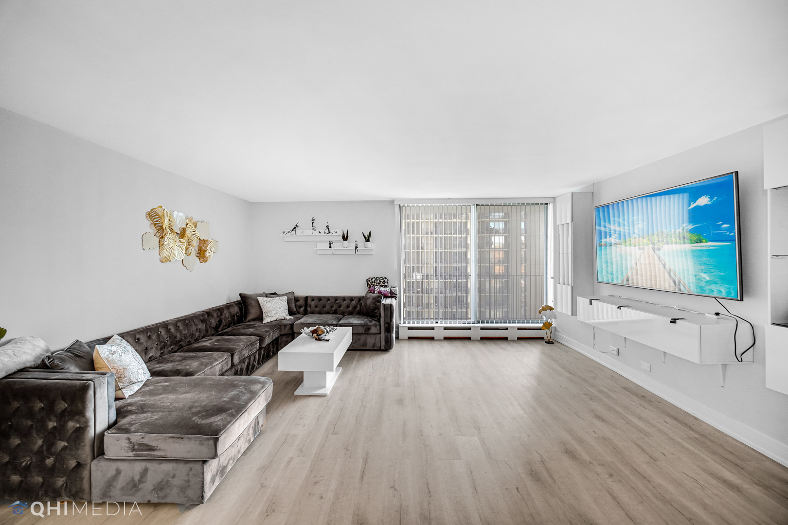 6033 N Sheridan Road #11G, Chicago, IL 60660