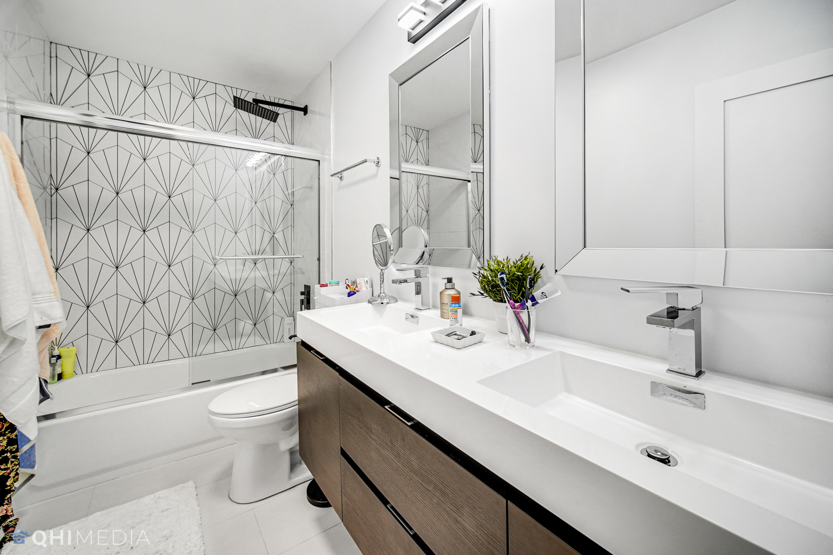 6033 N Sheridan Road #11G, Chicago, IL 60660