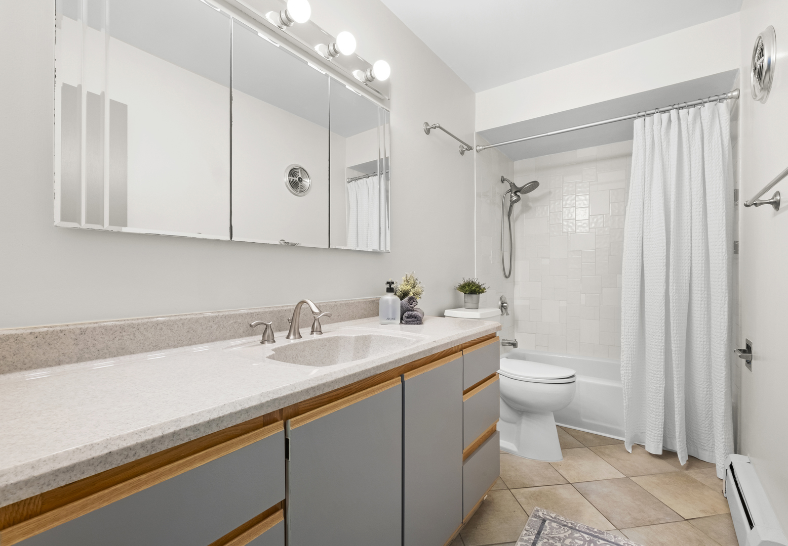 4043 Saratoga Avenue #D221, Downers Grove, IL 60515