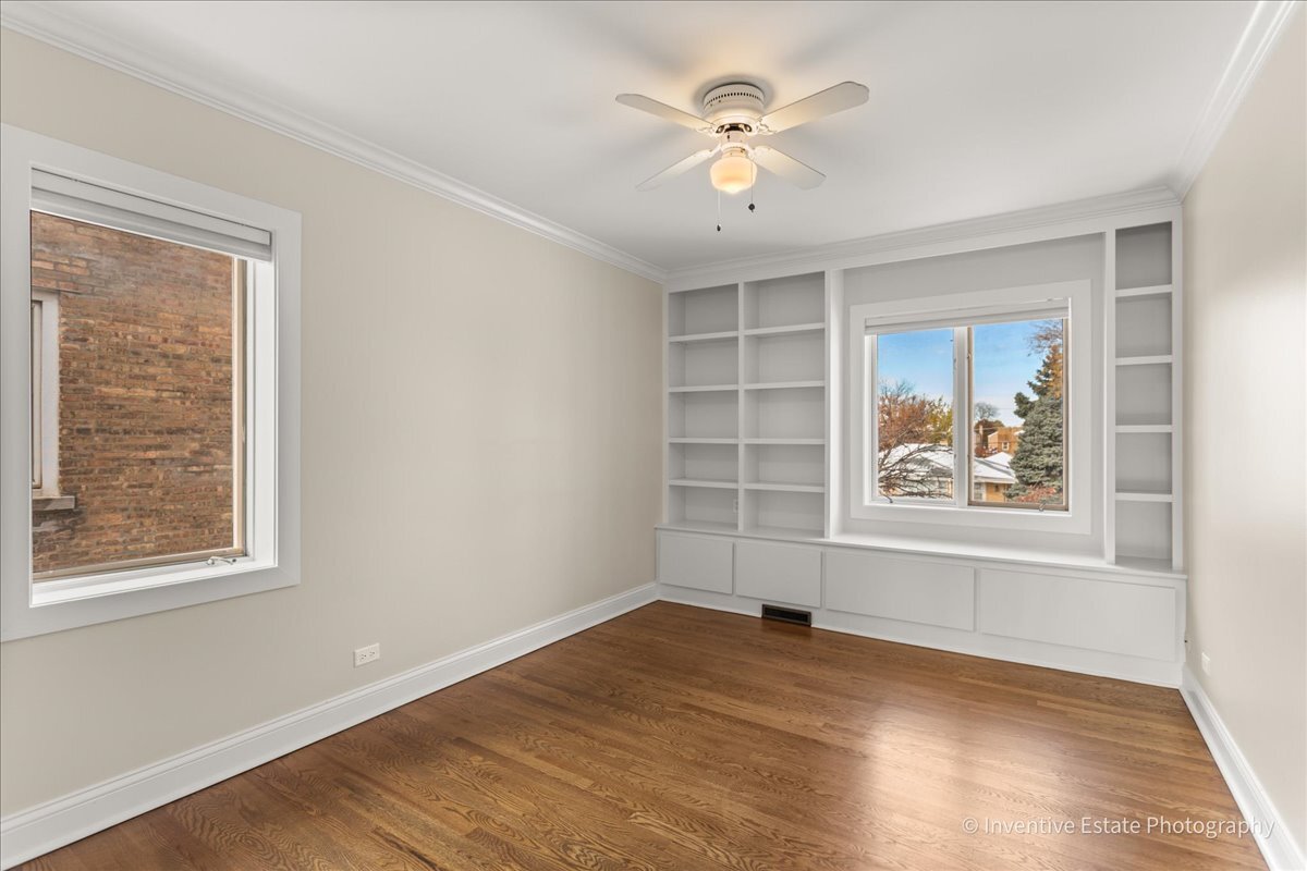 10323 Canterbury Street, Westchester, IL 60154