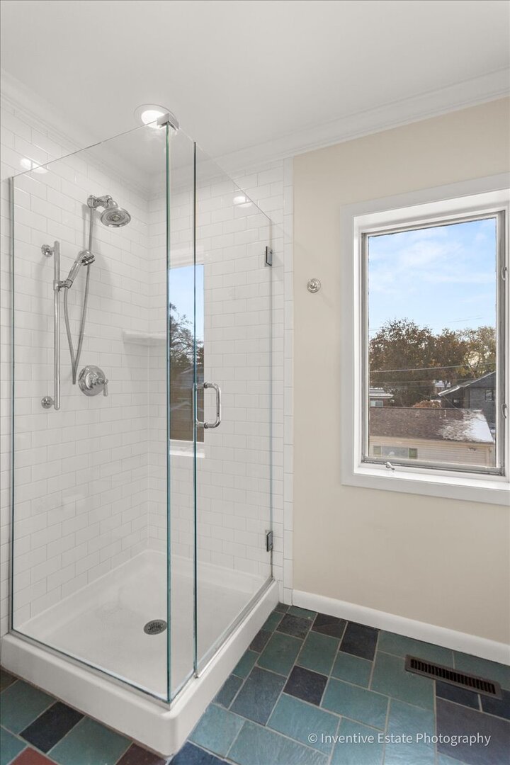 10323 Canterbury Street, Westchester, IL 60154