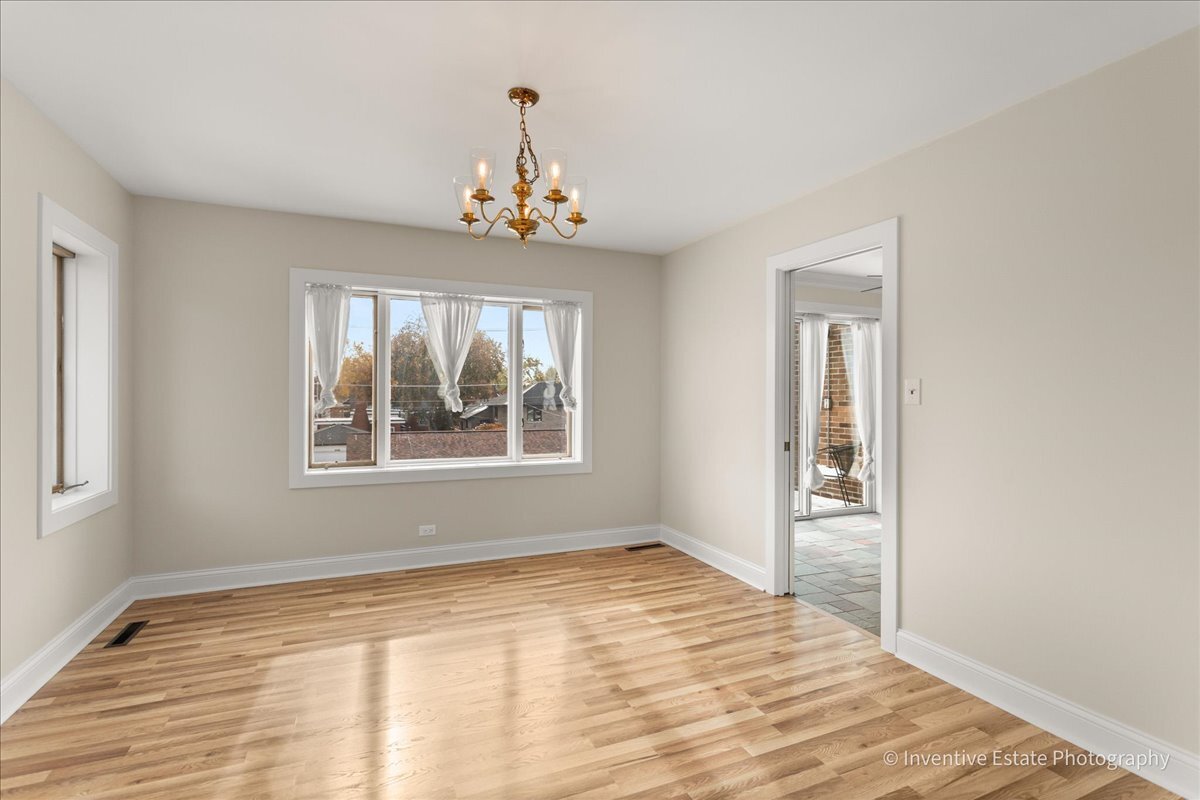 10323 Canterbury Street, Westchester, IL 60154