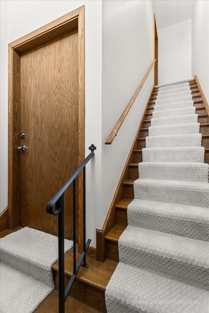 10323 Canterbury Street, Westchester, IL 60154