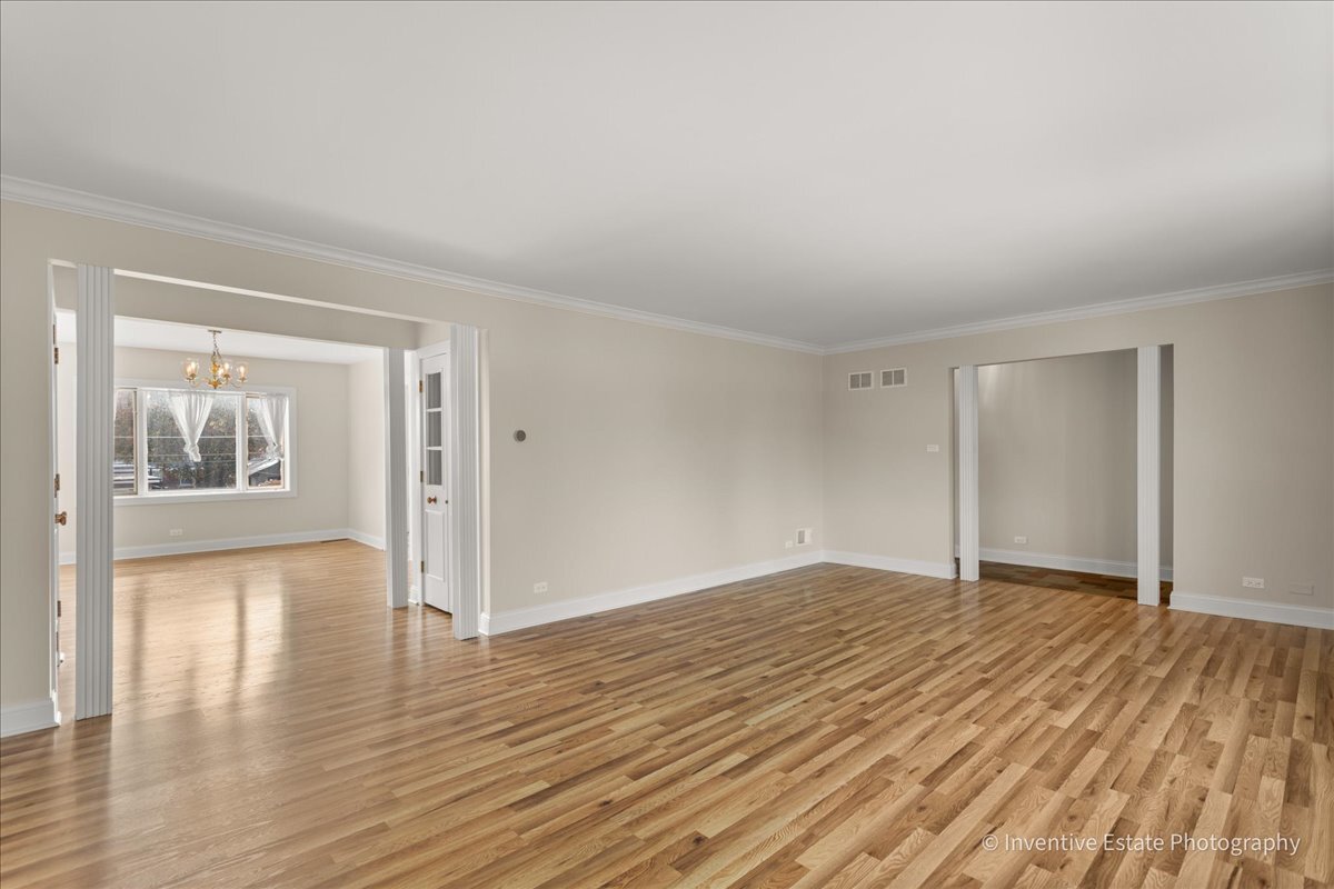 10323 Canterbury Street, Westchester, IL 60154