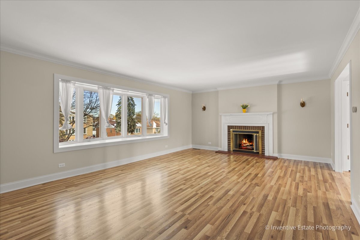 10323 Canterbury Street, Westchester, IL 60154