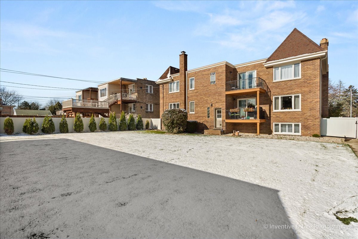 10323 Canterbury Street, Westchester, IL 60154