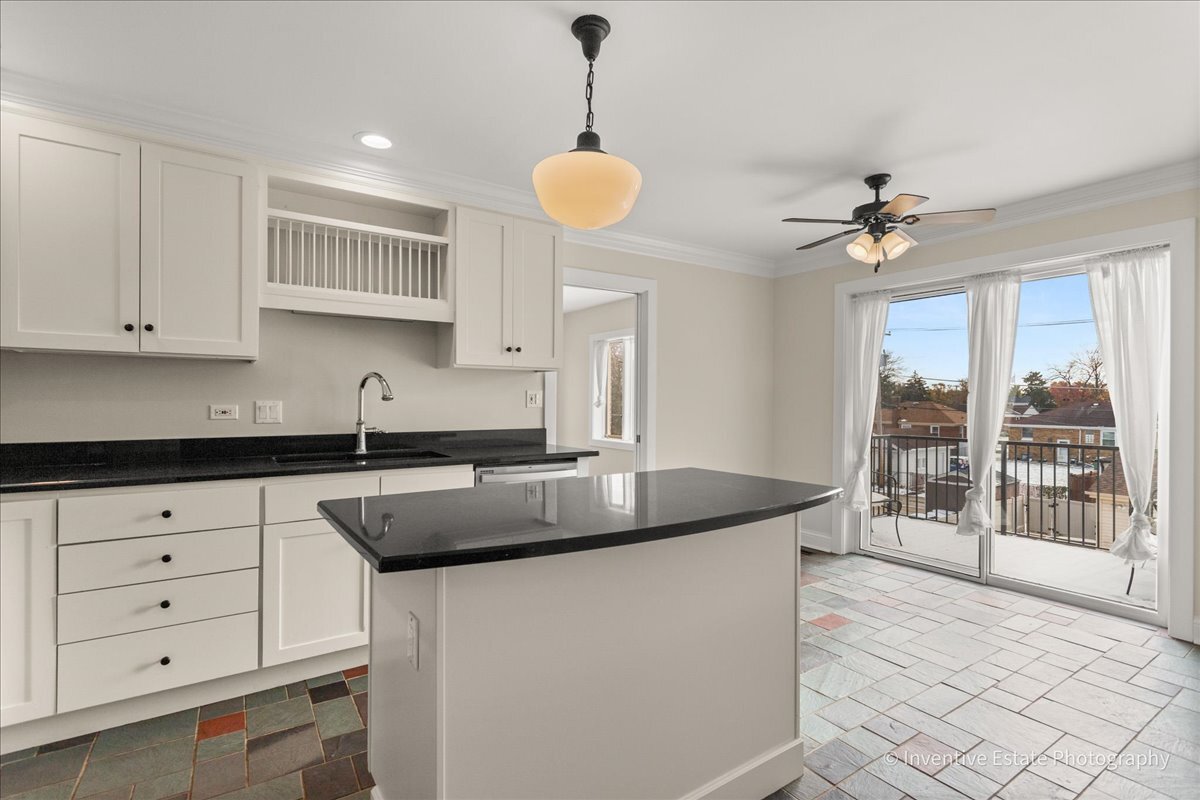 10323 Canterbury Street, Westchester, IL 60154