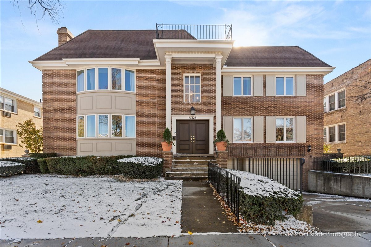 10323 Canterbury Street, Westchester, IL 60154