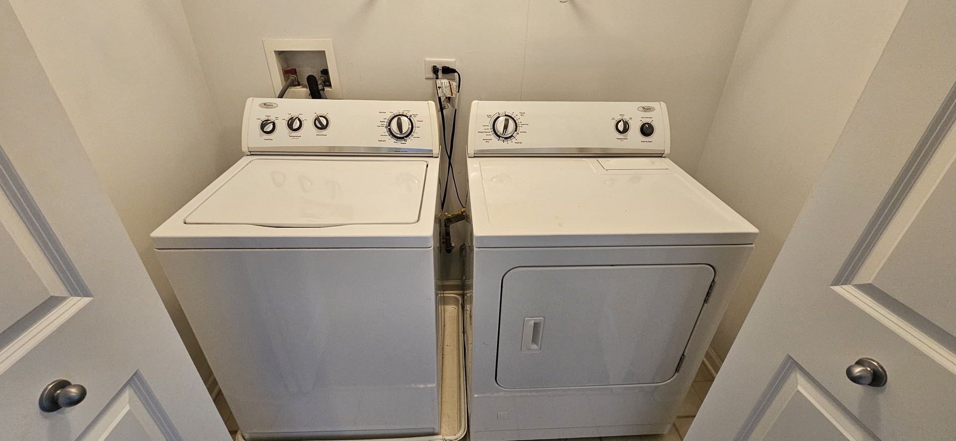 1196 Meagan Court, Elgin, IL 60120