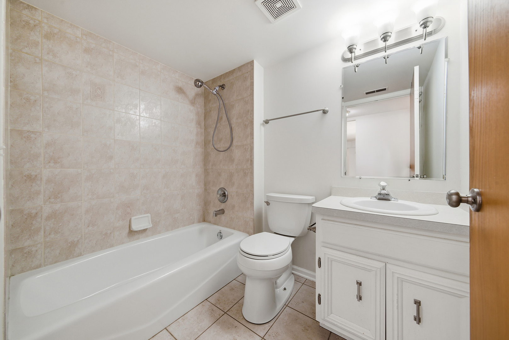 6211 W 94th Street #2SE, Oak Lawn, IL 60453