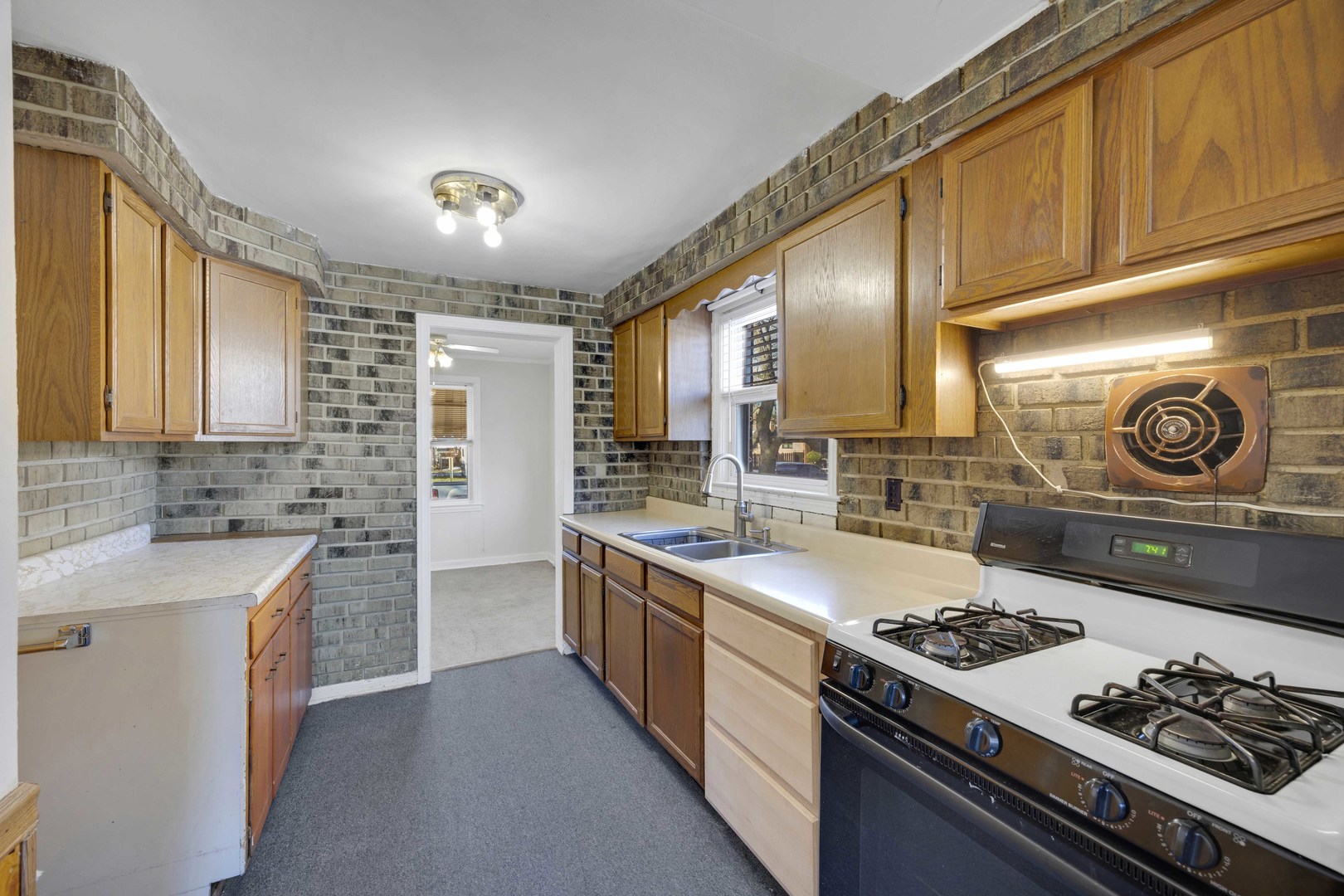 14237 S Greenbay Avenue, Burnham, IL 60633