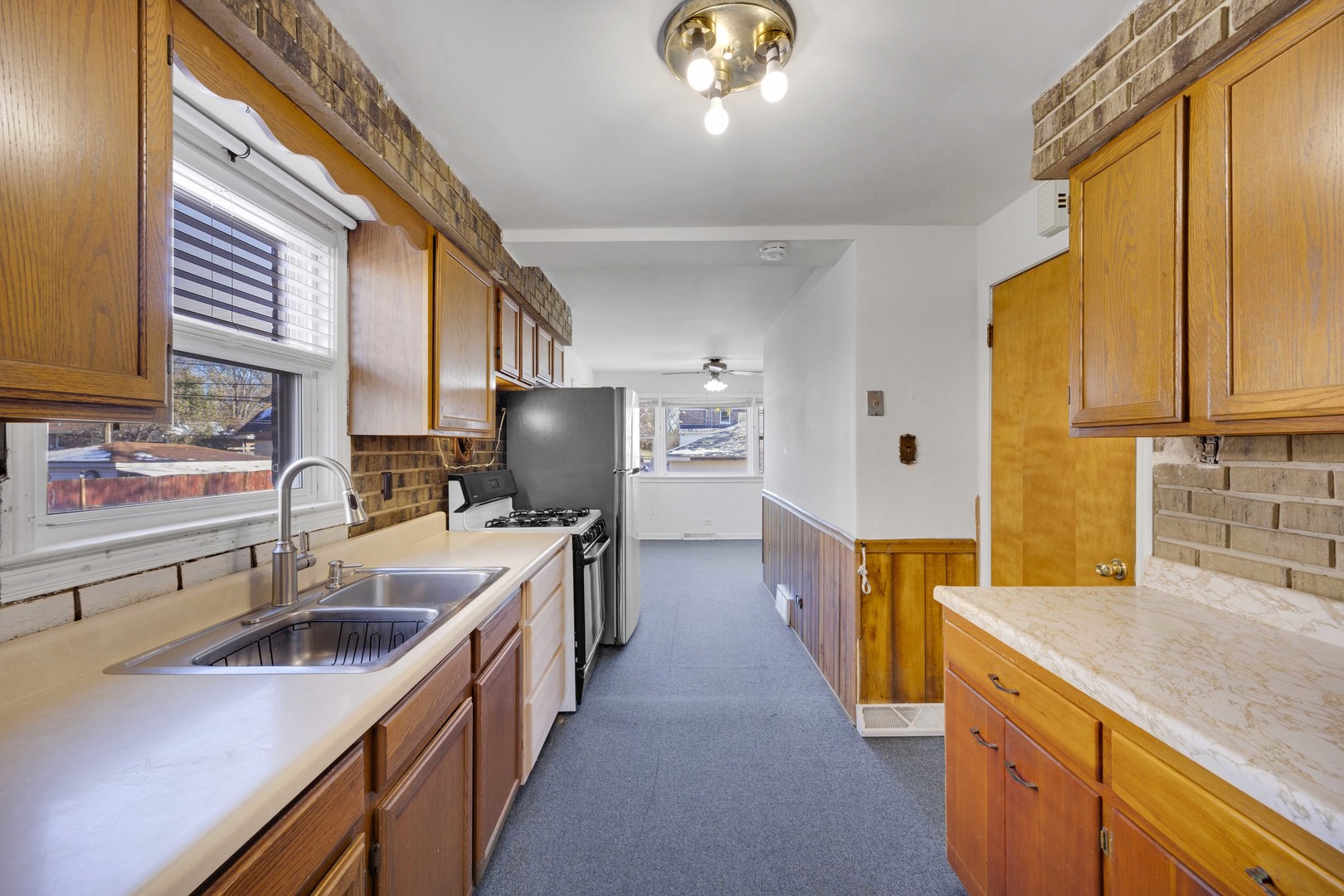 14237 S Greenbay Avenue, Burnham, IL 60633