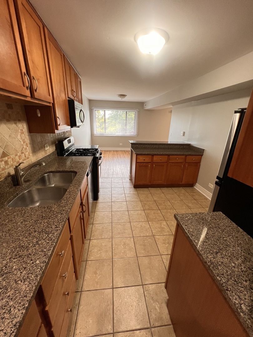 2000 Bayside Drive #301, Palatine, IL 60074