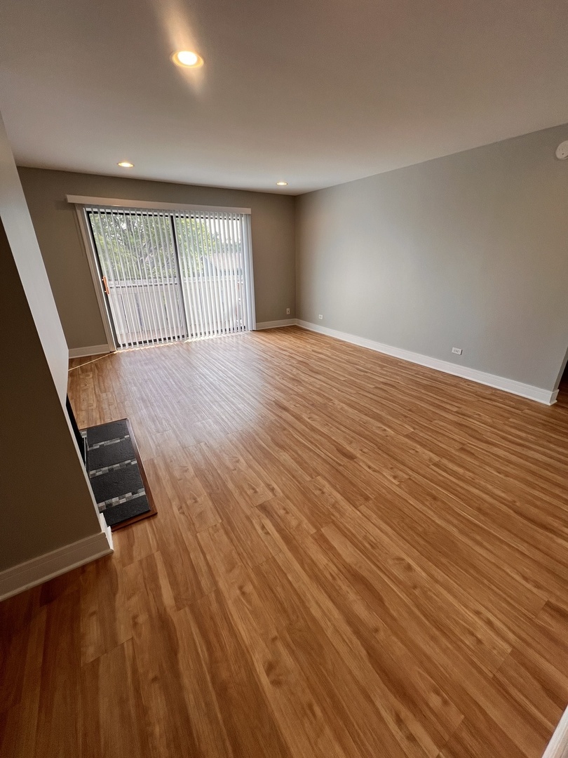 2000 Bayside Drive #301, Palatine, IL 60074