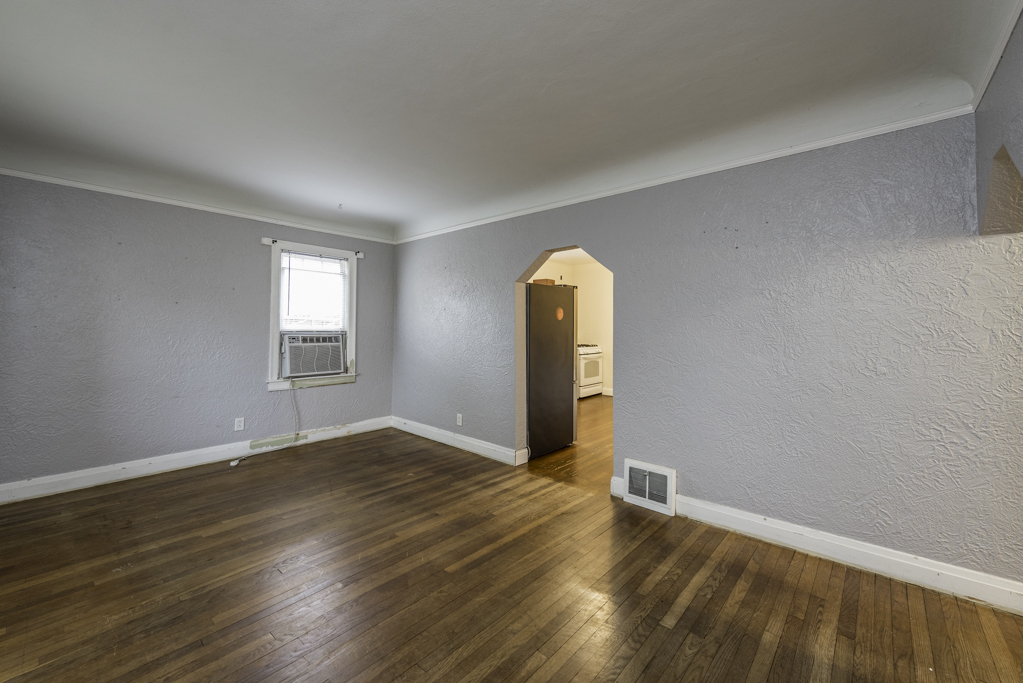 102 Baldwin Avenue, Waukegan, IL 60085