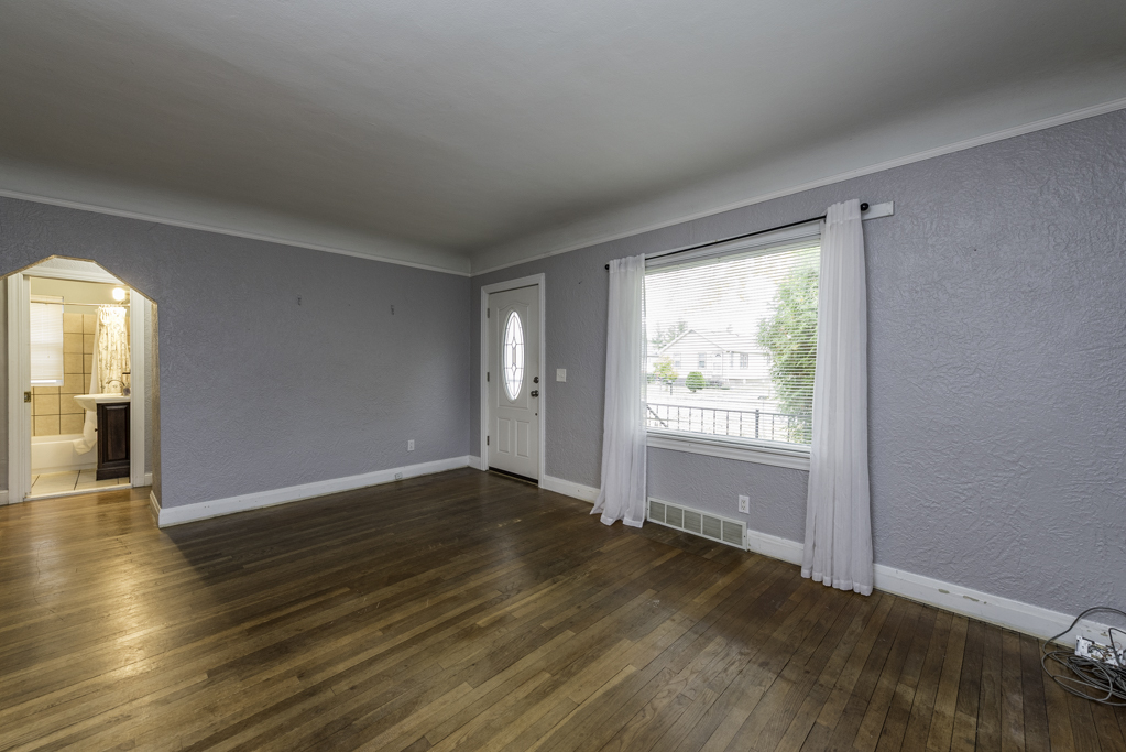 102 Baldwin Avenue, Waukegan, IL 60085