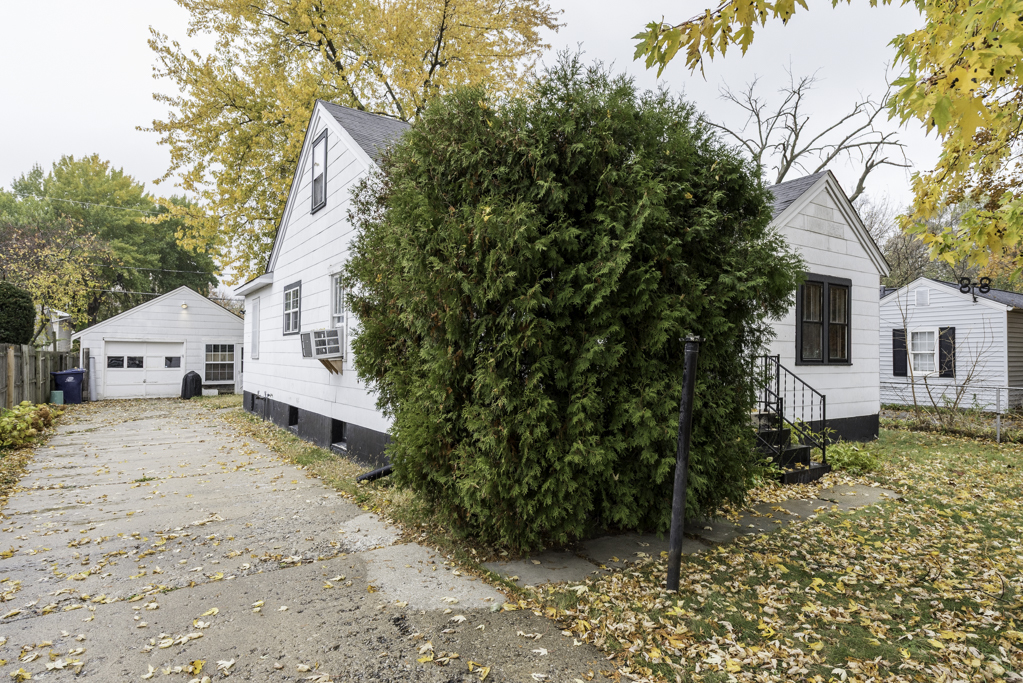 102 Baldwin Avenue, Waukegan, IL 60085