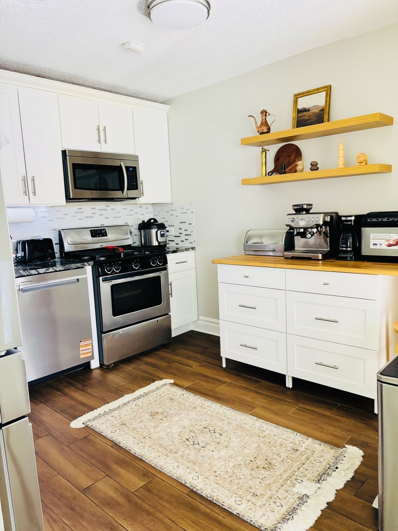 30W056 Mulberry Court #056, Warrenville, IL 60555