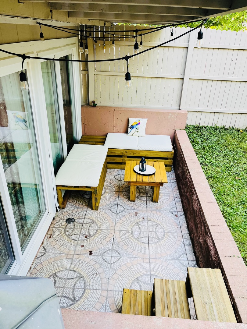 30W056 Mulberry Court #056, Warrenville, IL 60555