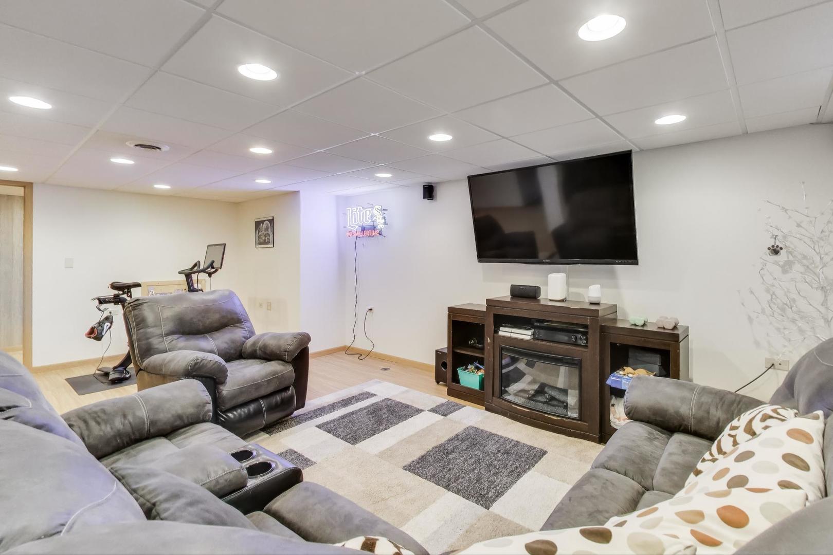 11104 Boeger Court, Westchester, IL 60154