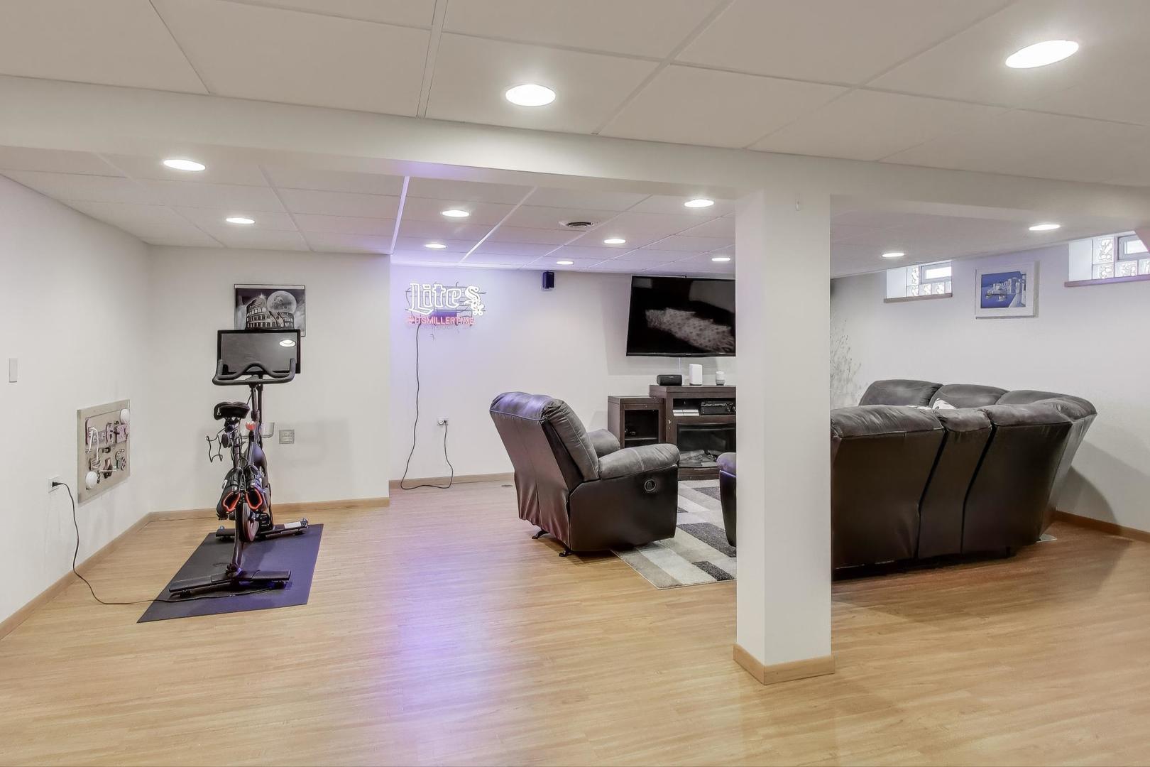 11104 Boeger Court, Westchester, IL 60154