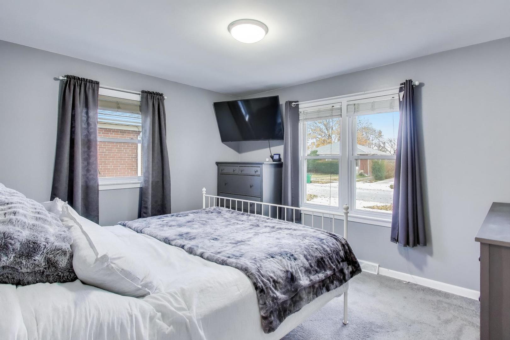 11104 Boeger Court, Westchester, IL 60154