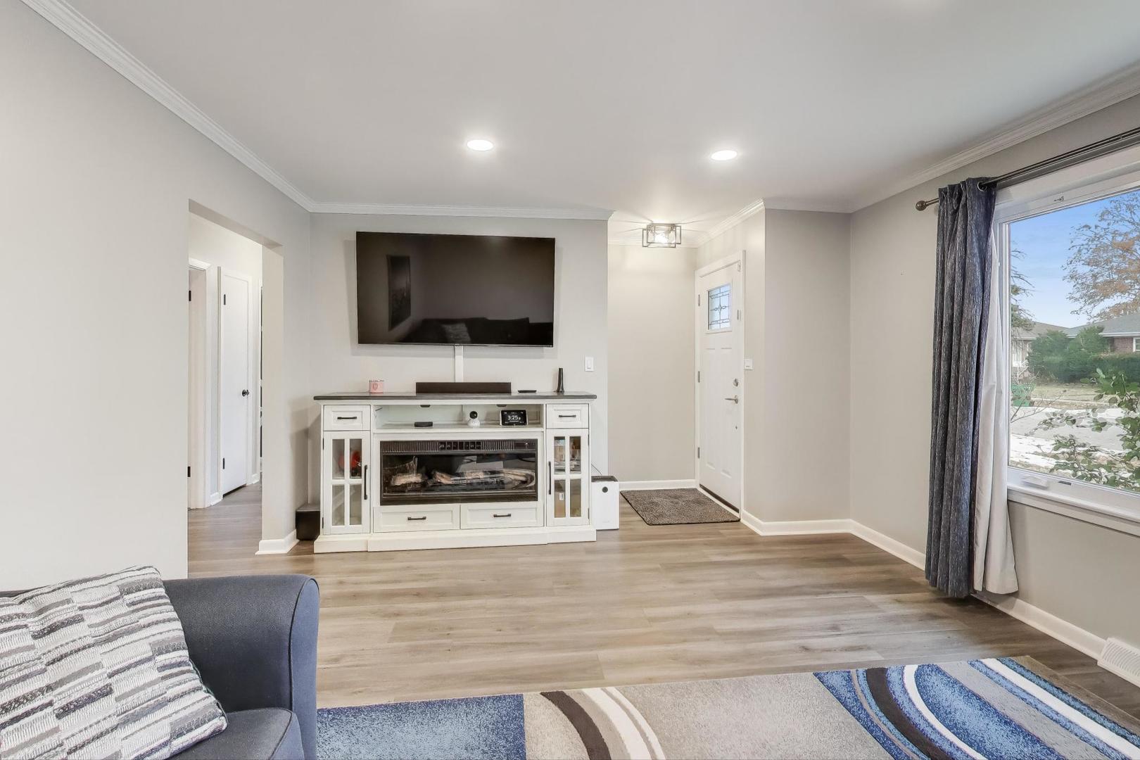 11104 Boeger Court, Westchester, IL 60154