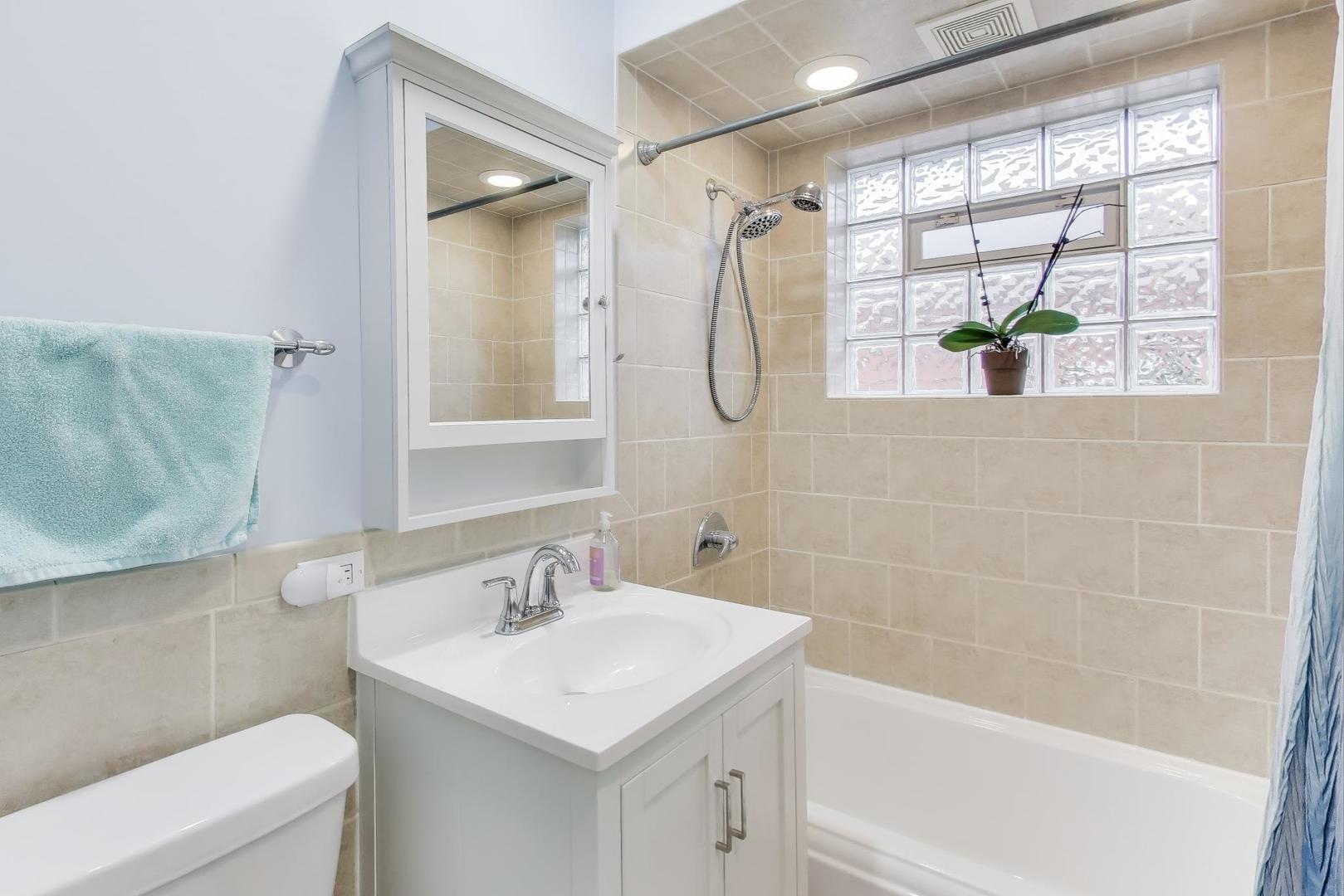 11104 Boeger Court, Westchester, IL 60154