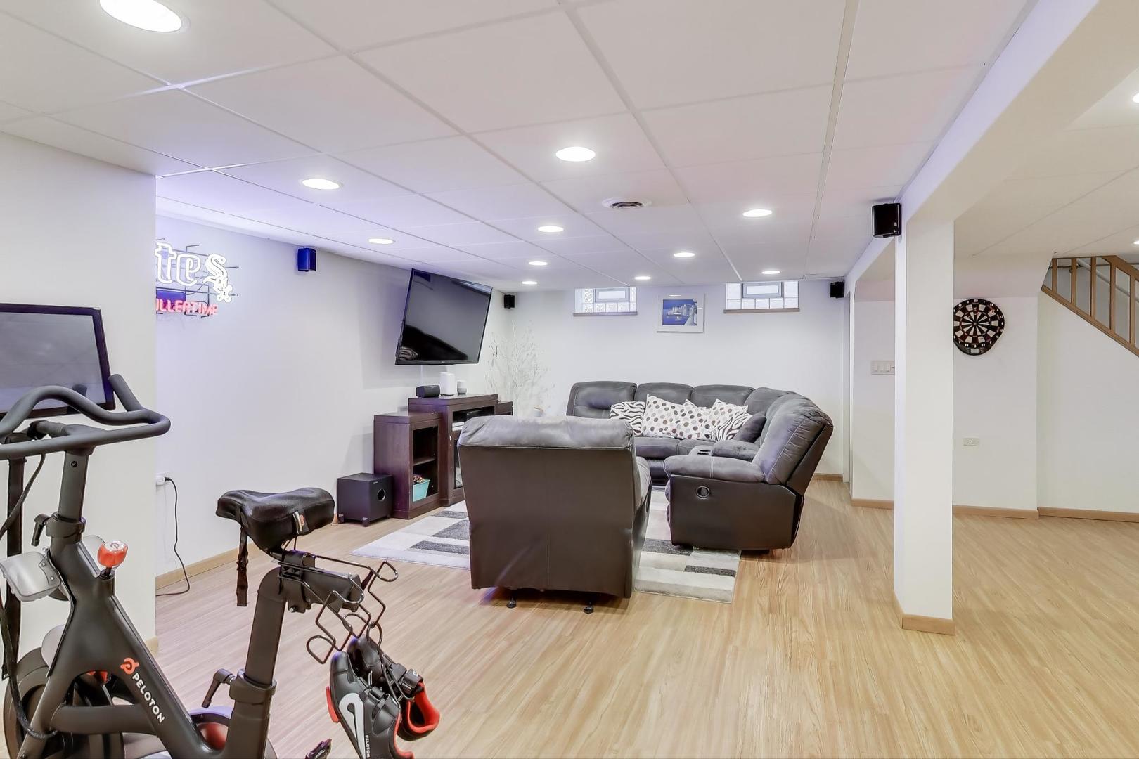 11104 Boeger Court, Westchester, IL 60154