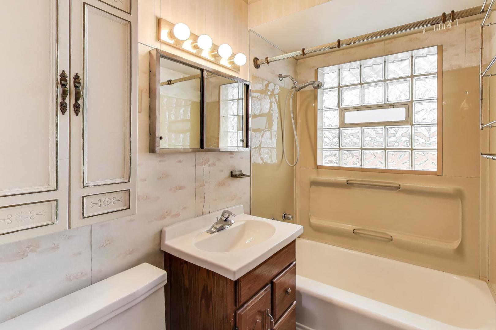 9032 30th Street, Brookfield, IL 60513