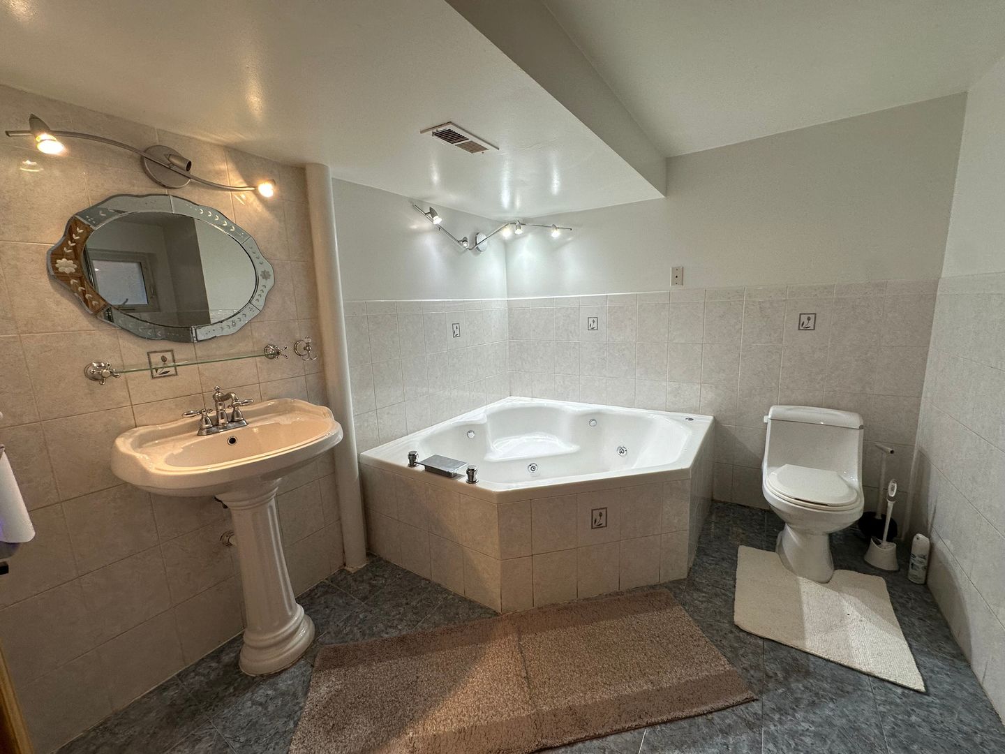 5053 S Luna Avenue, Chicago, IL 60638