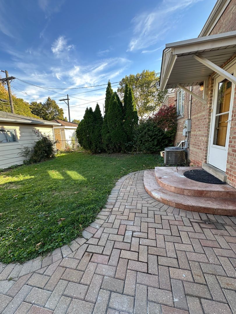 5053 S Luna Avenue, Chicago, IL 60638