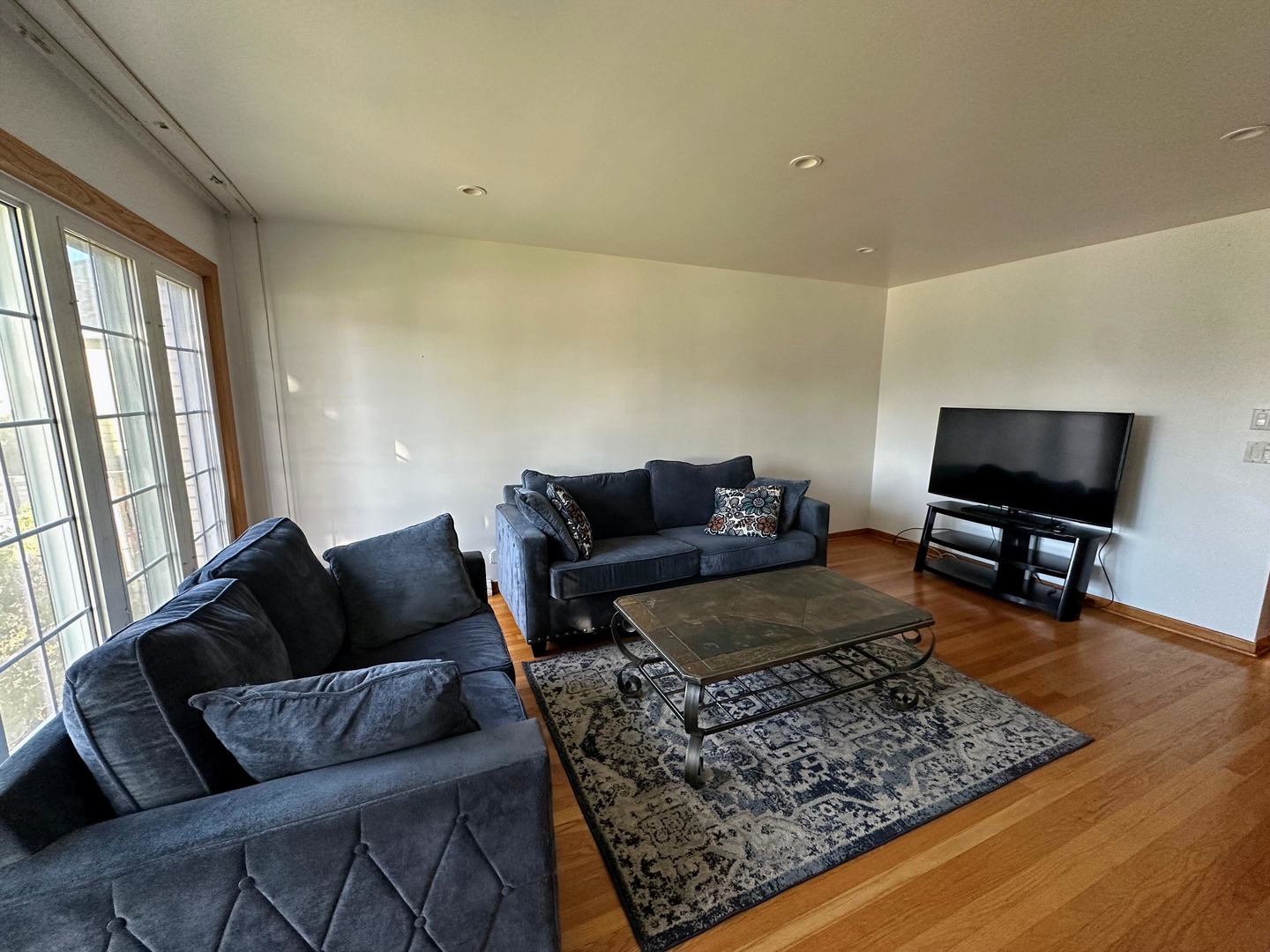 5053 S Luna Avenue, Chicago, IL 60638