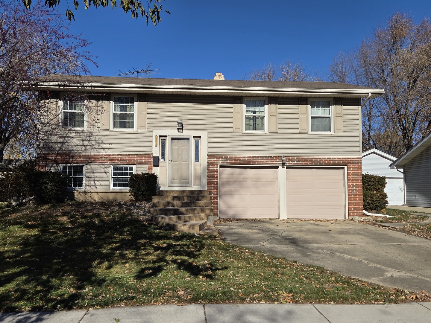 1312 W Oakmont Road, Hoffman Estates, IL 60169
